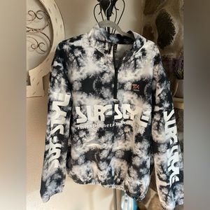 Surf style 3 quarter zip wind breaker. Never worn.  No tags